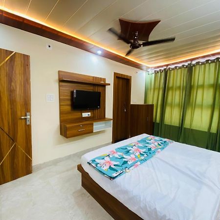 The Raman Palace- A Budget Hotel มถุรา ภายนอก รูปภาพ