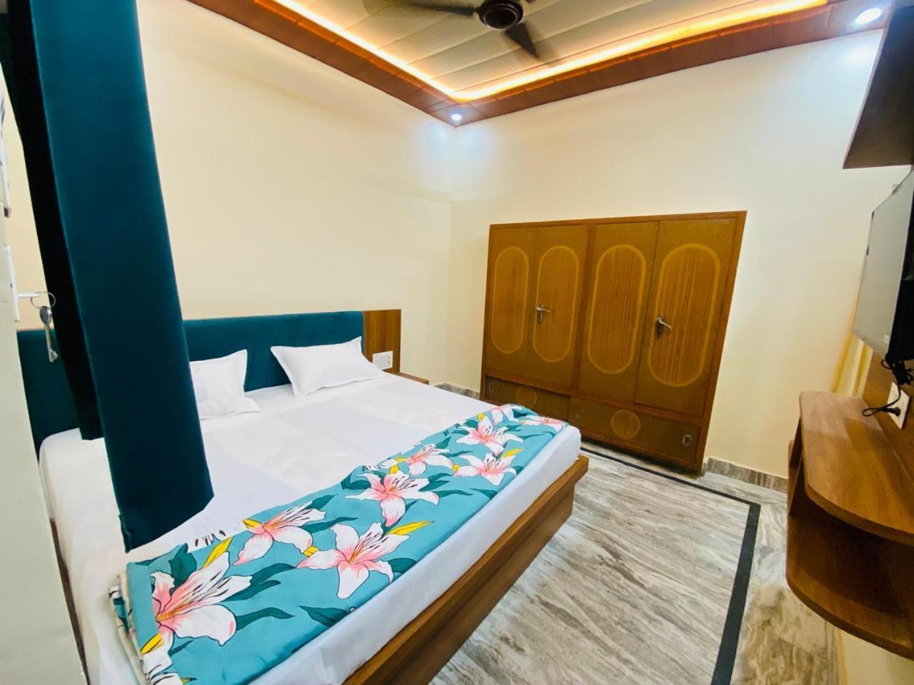 The Raman Palace- A Budget Hotel มถุรา ภายนอก รูปภาพ