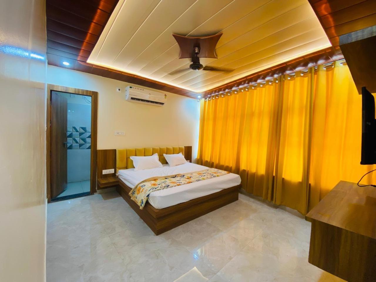 The Raman Palace- A Budget Hotel มถุรา ภายนอก รูปภาพ