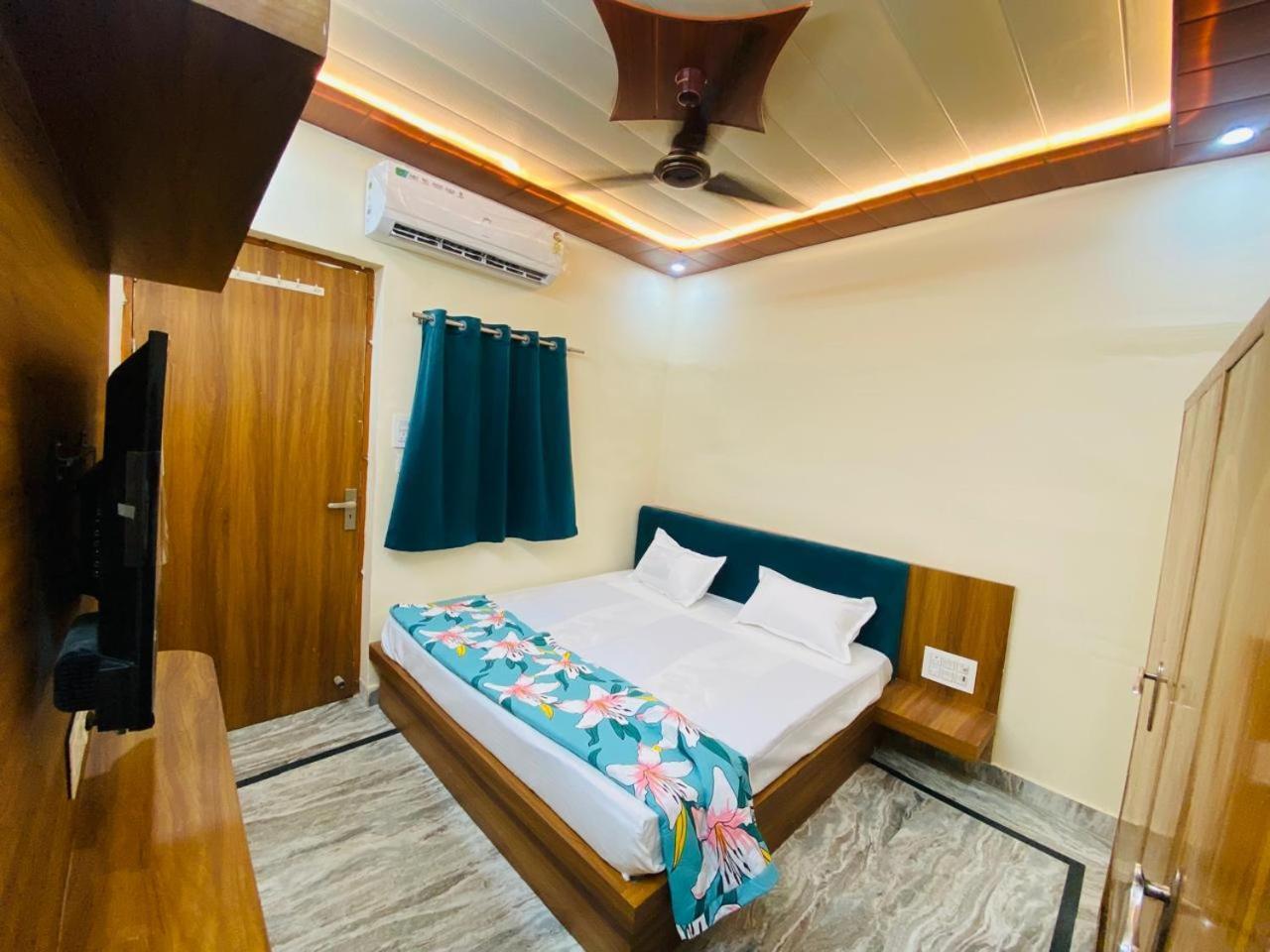 The Raman Palace- A Budget Hotel มถุรา ภายนอก รูปภาพ