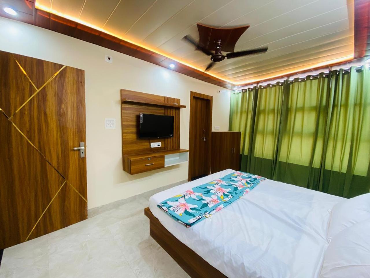 The Raman Palace- A Budget Hotel มถุรา ภายนอก รูปภาพ