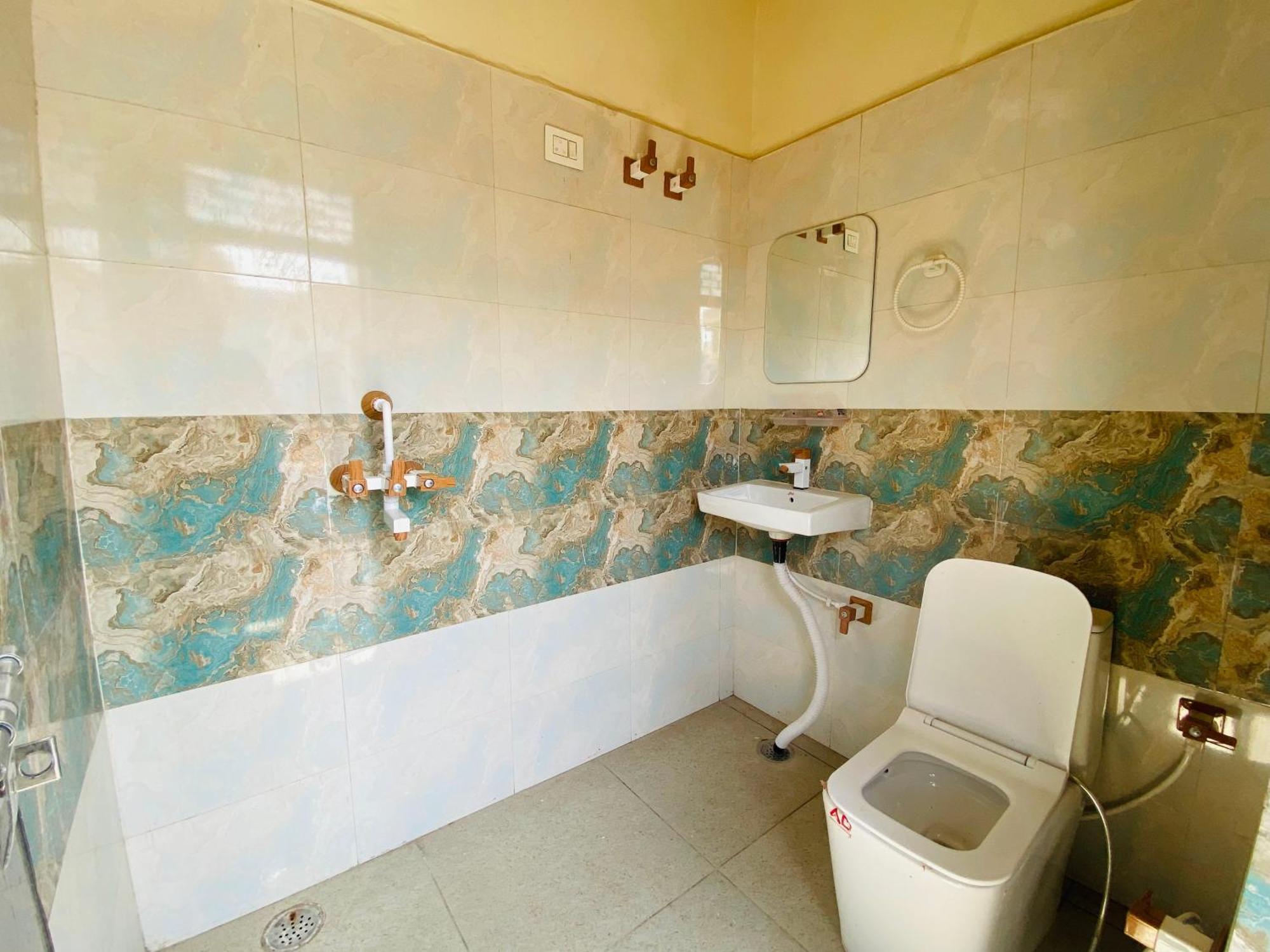 The Raman Palace- A Budget Hotel มถุรา ภายนอก รูปภาพ