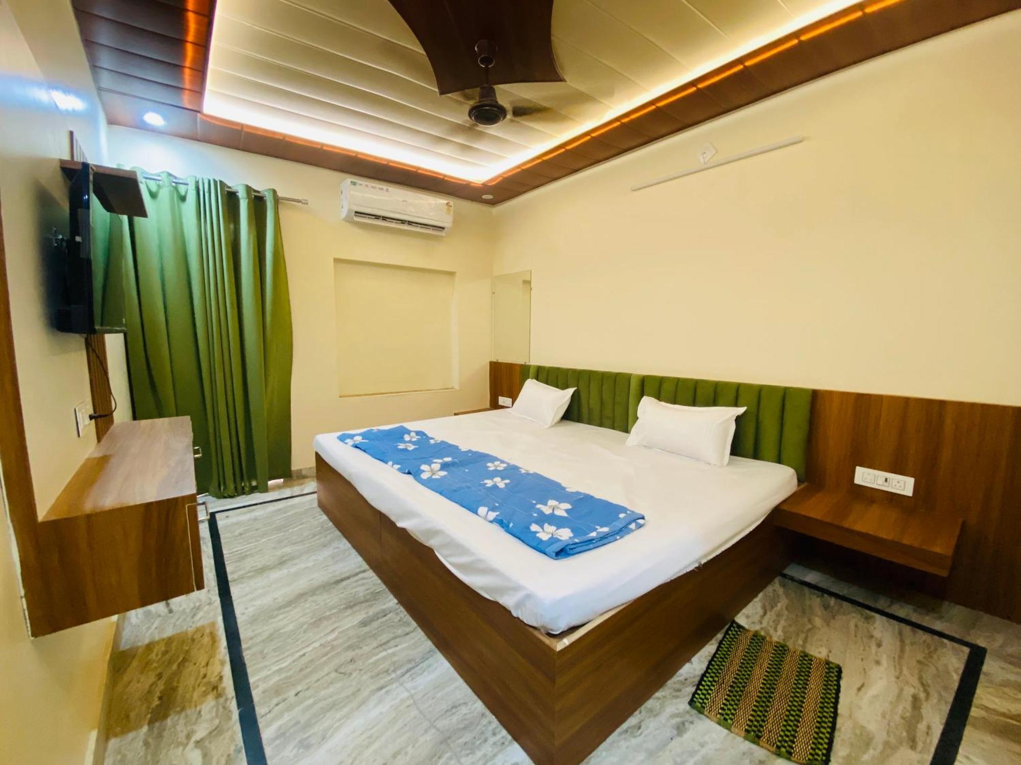 The Raman Palace- A Budget Hotel มถุรา ภายนอก รูปภาพ